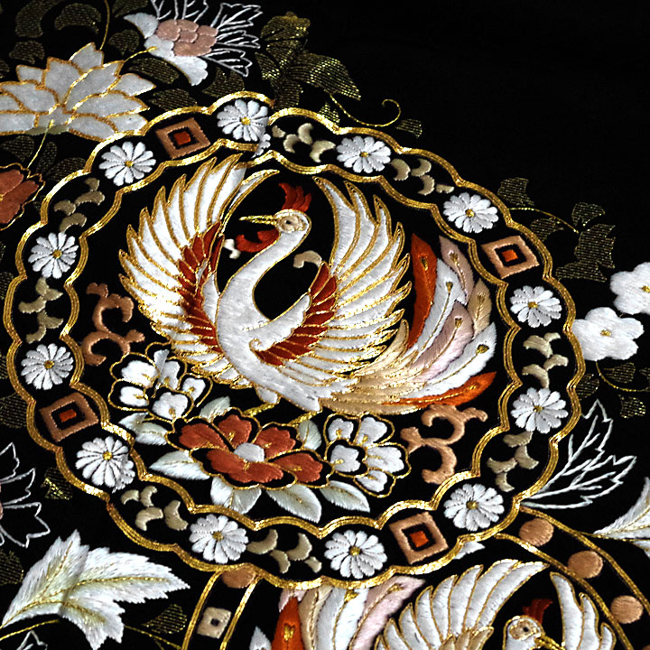 黒留袖 鳳凰部分は金駒刺繍 金銀彩 やまとの新はじく加工(防水、防油 ...