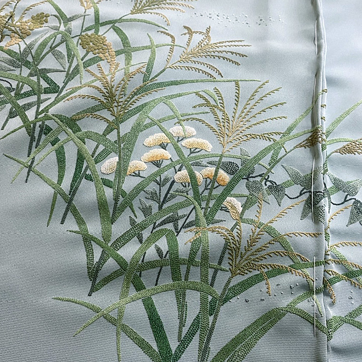 工芸美術大使　将雪英　相良手刺繍訪問着【水色　戯れる鳥】仕立て込み - ウインドウを閉じる