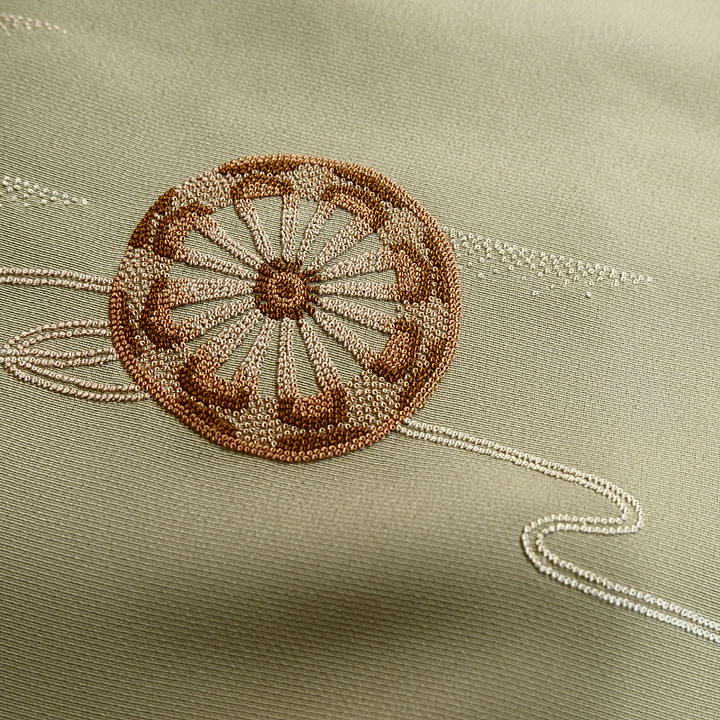 工芸美術大使 将雪英　相良手刺繍訪問着【利休茶　御所車】仕立て込み