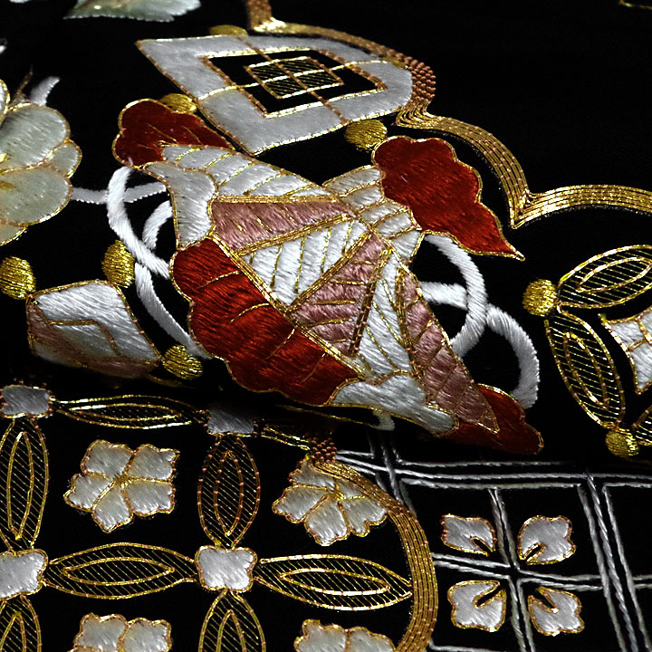 刺繍 黒留袖【雲取り】仕立て込み 刺繍 黒留袖【雲取り】 [201114-kt-4 